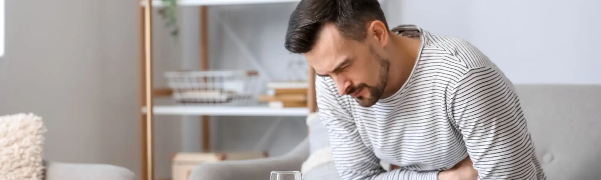 Salmonella — czy jest groźna? Objawy,  przyczyny, leczenie